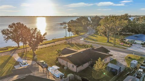 A home in AUBURNDALE