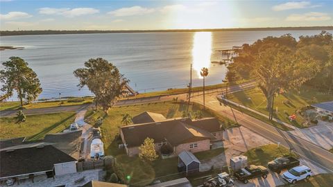 A home in AUBURNDALE