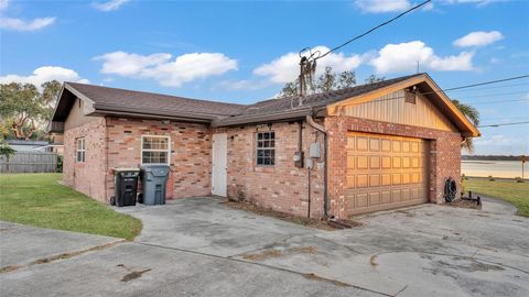 A home in AUBURNDALE