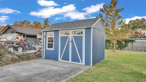 A home in AUBURNDALE