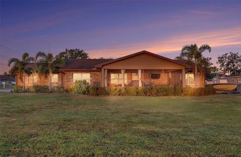 A home in AUBURNDALE