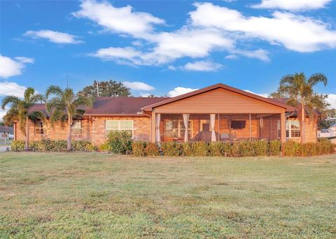 A home in AUBURNDALE