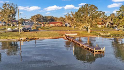 A home in AUBURNDALE