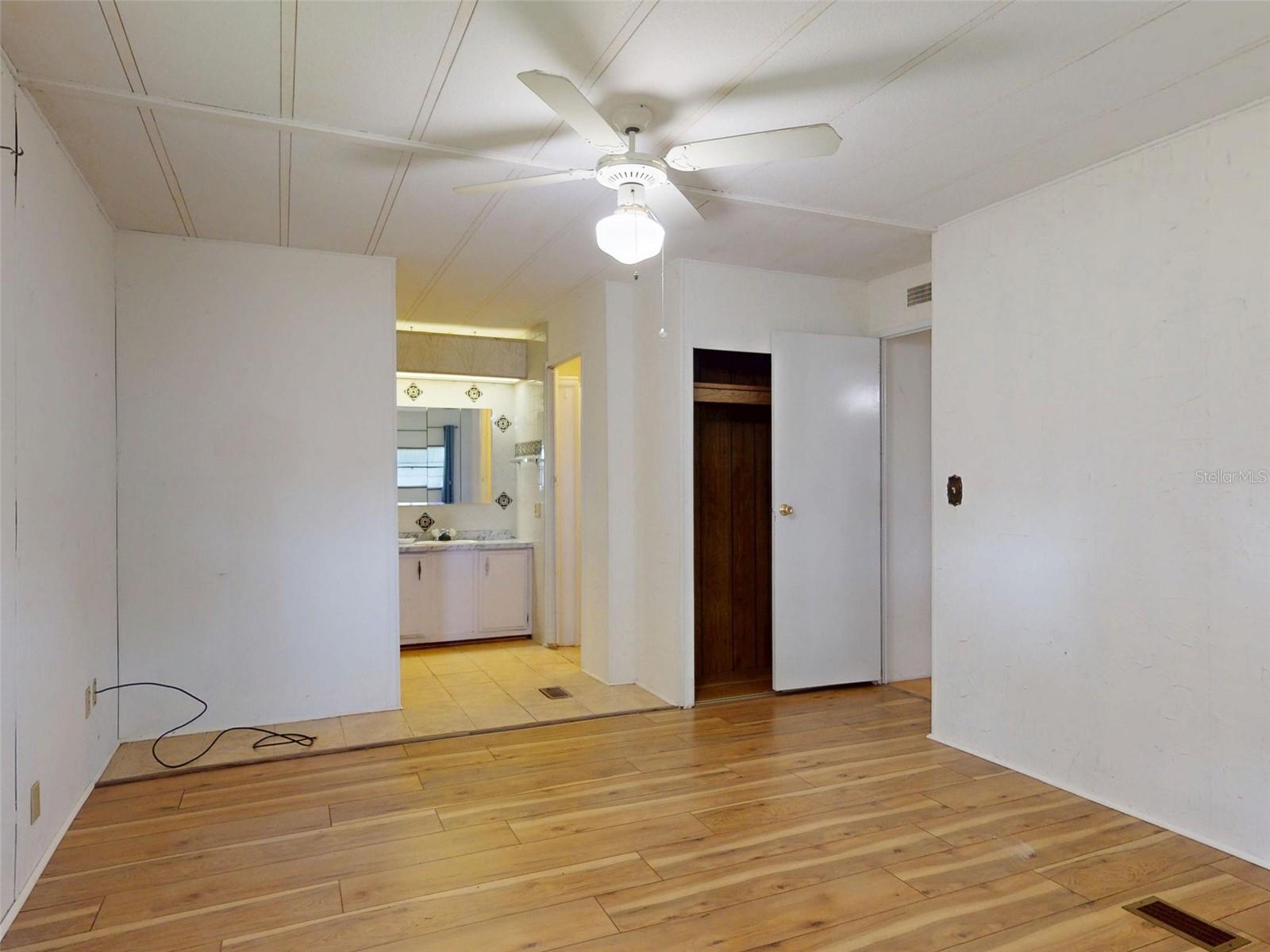 OAK PARK VILLAGE - Residential