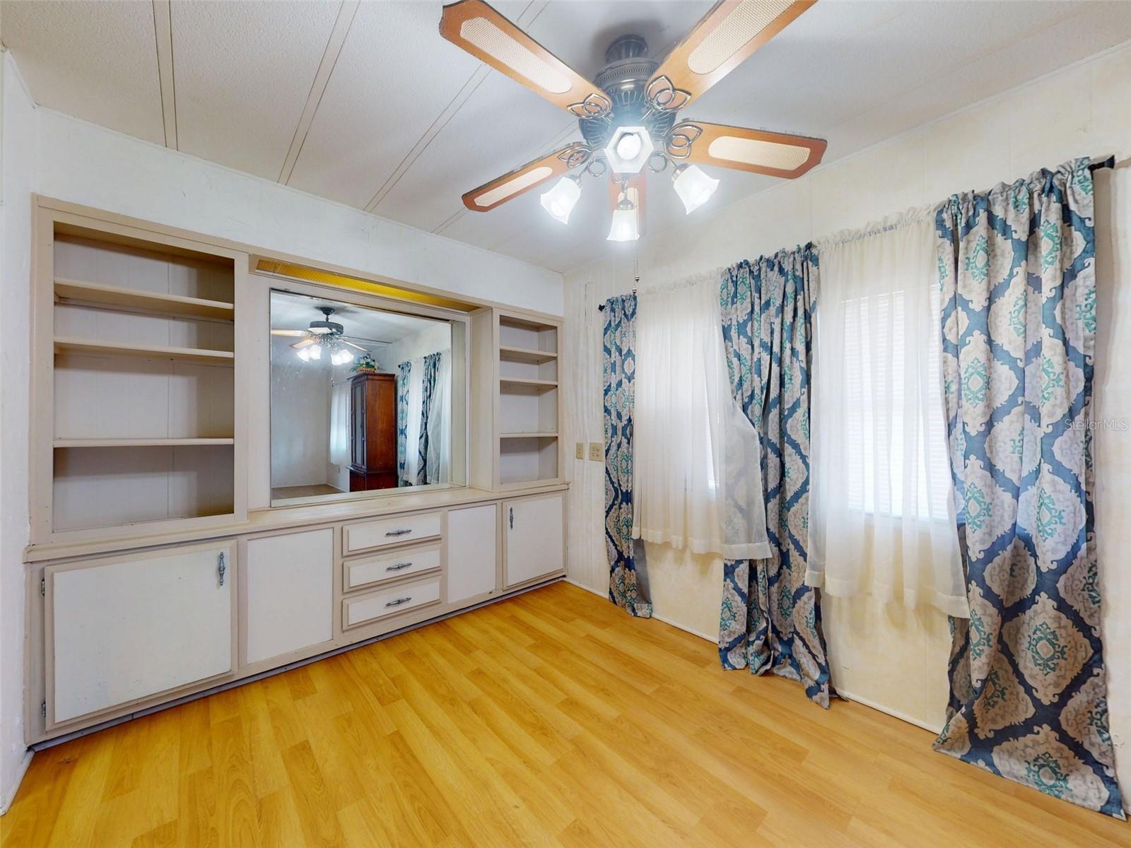 OAK PARK VILLAGE - Residential