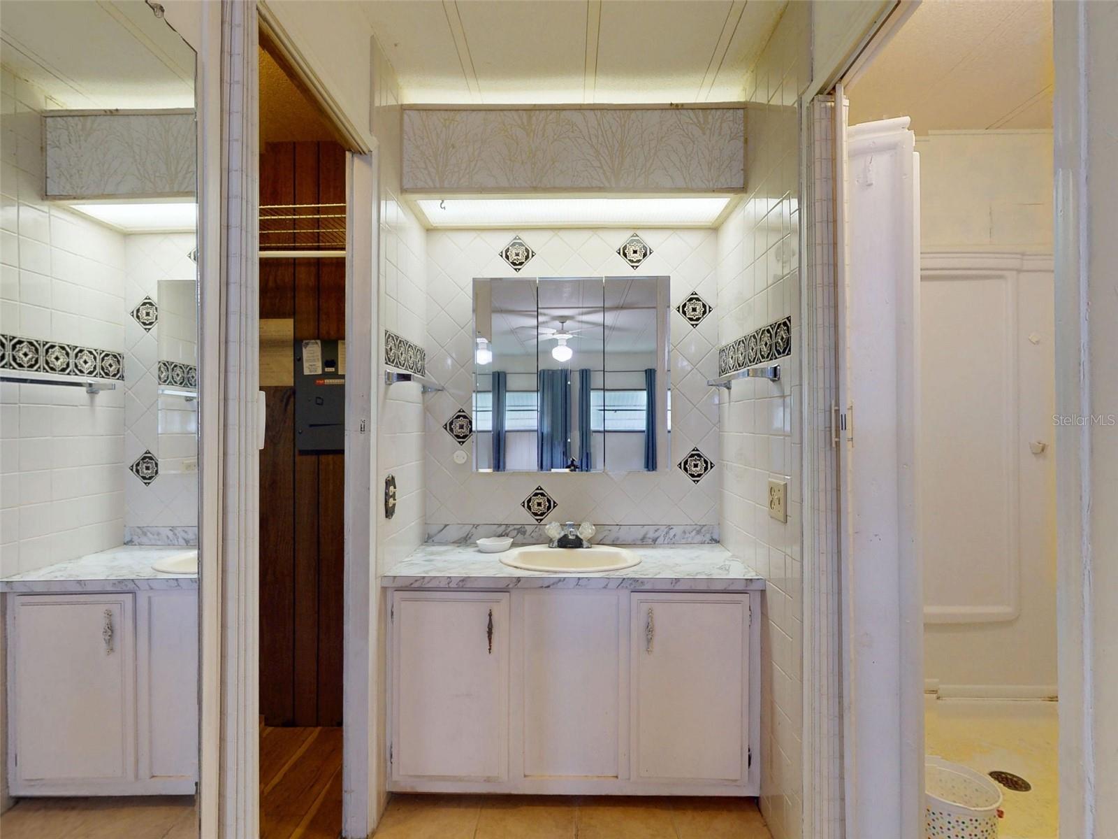 OAK PARK VILLAGE - Residential