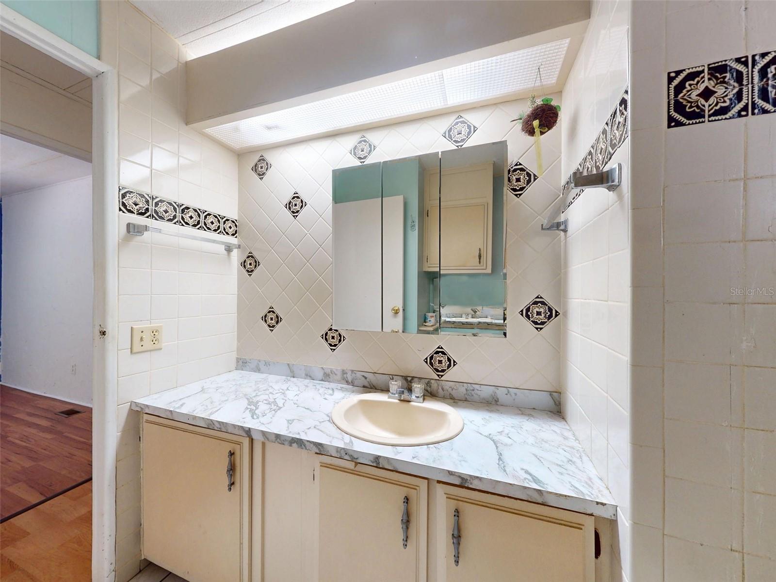 OAK PARK VILLAGE - Residential