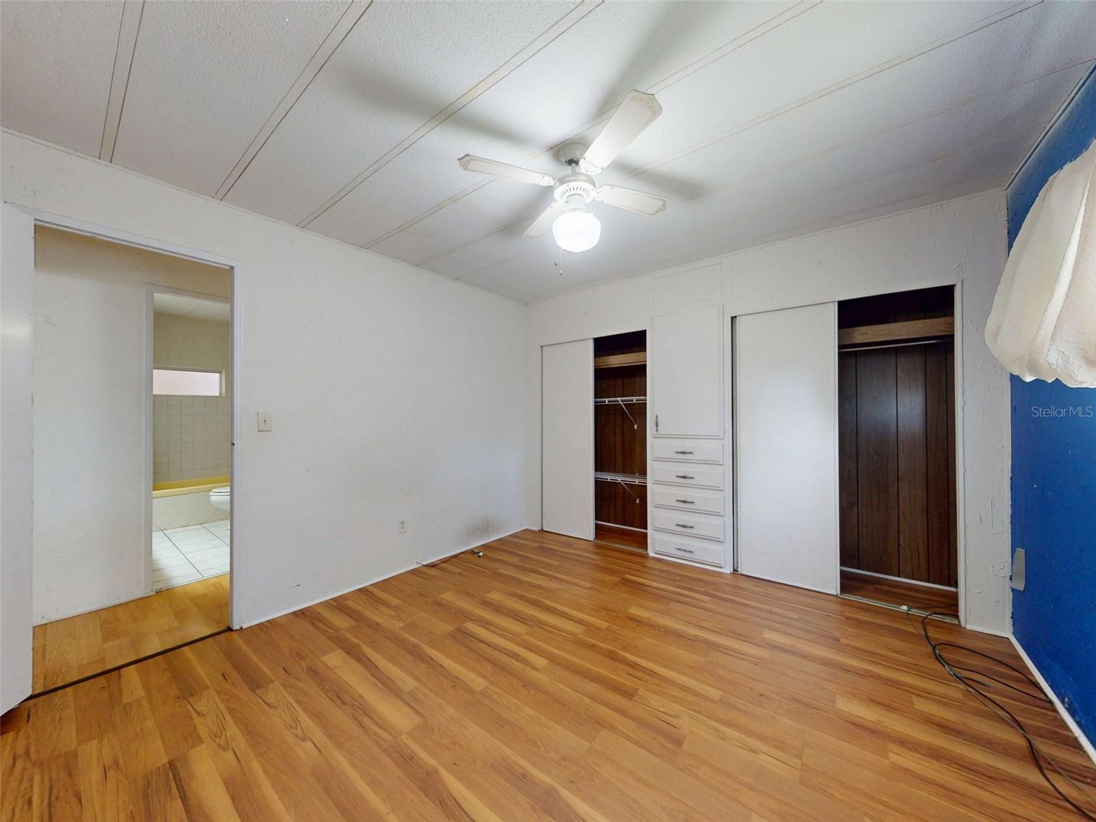 OAK PARK VILLAGE - Residential