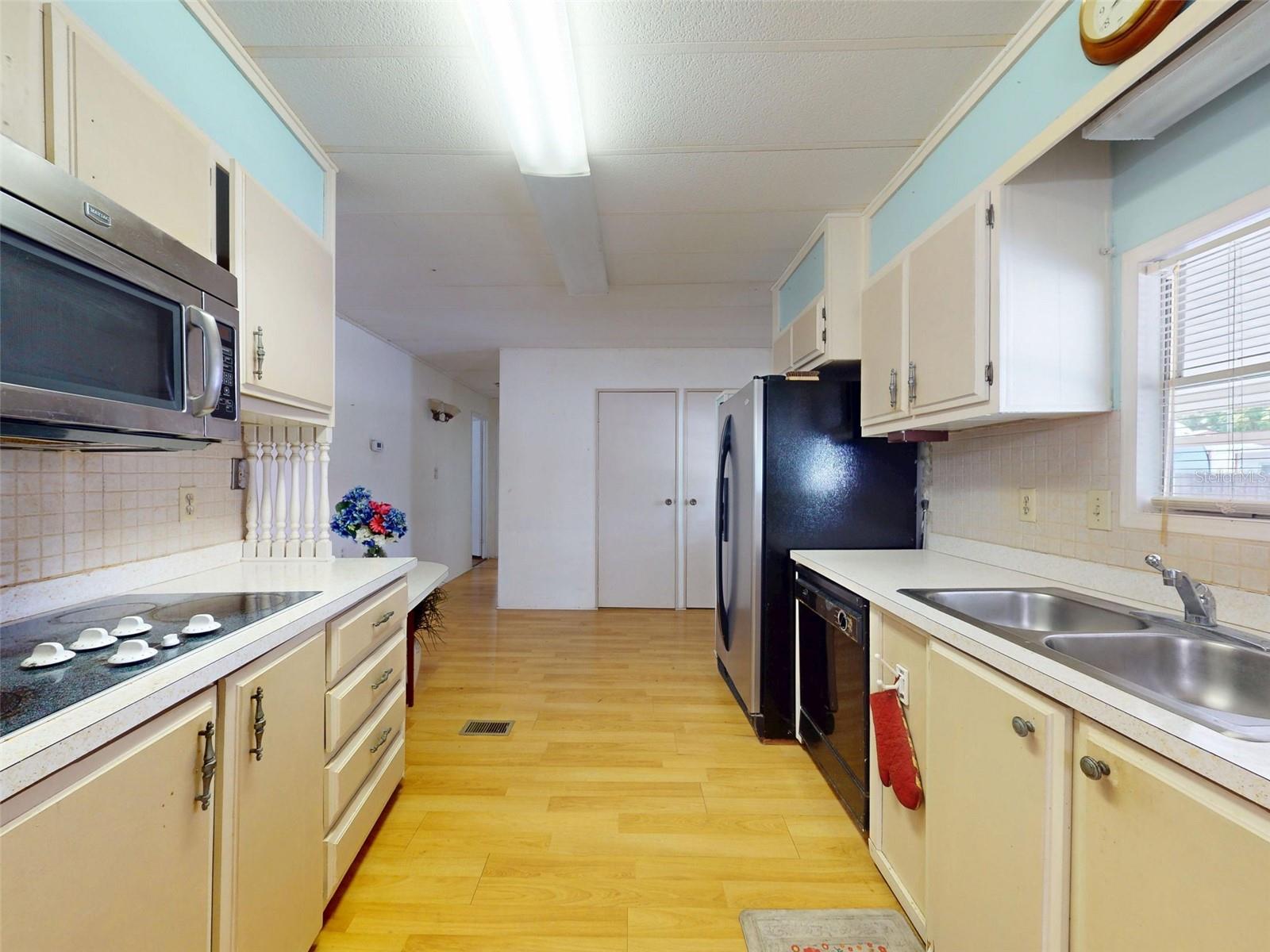OAK PARK VILLAGE - Residential