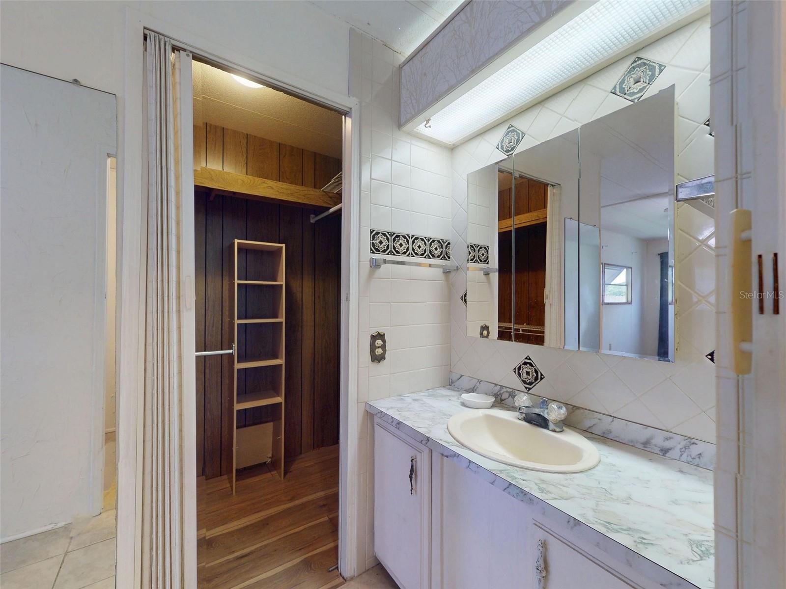 OAK PARK VILLAGE - Residential