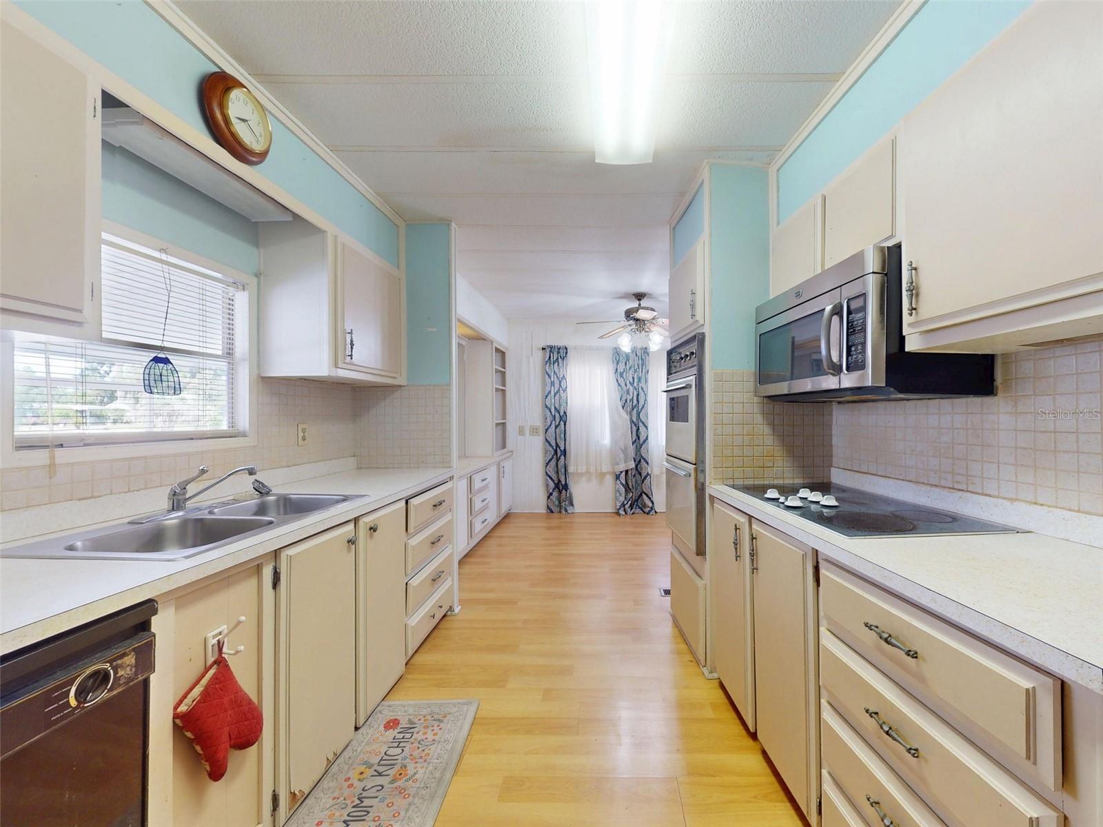 OAK PARK VILLAGE - Residential