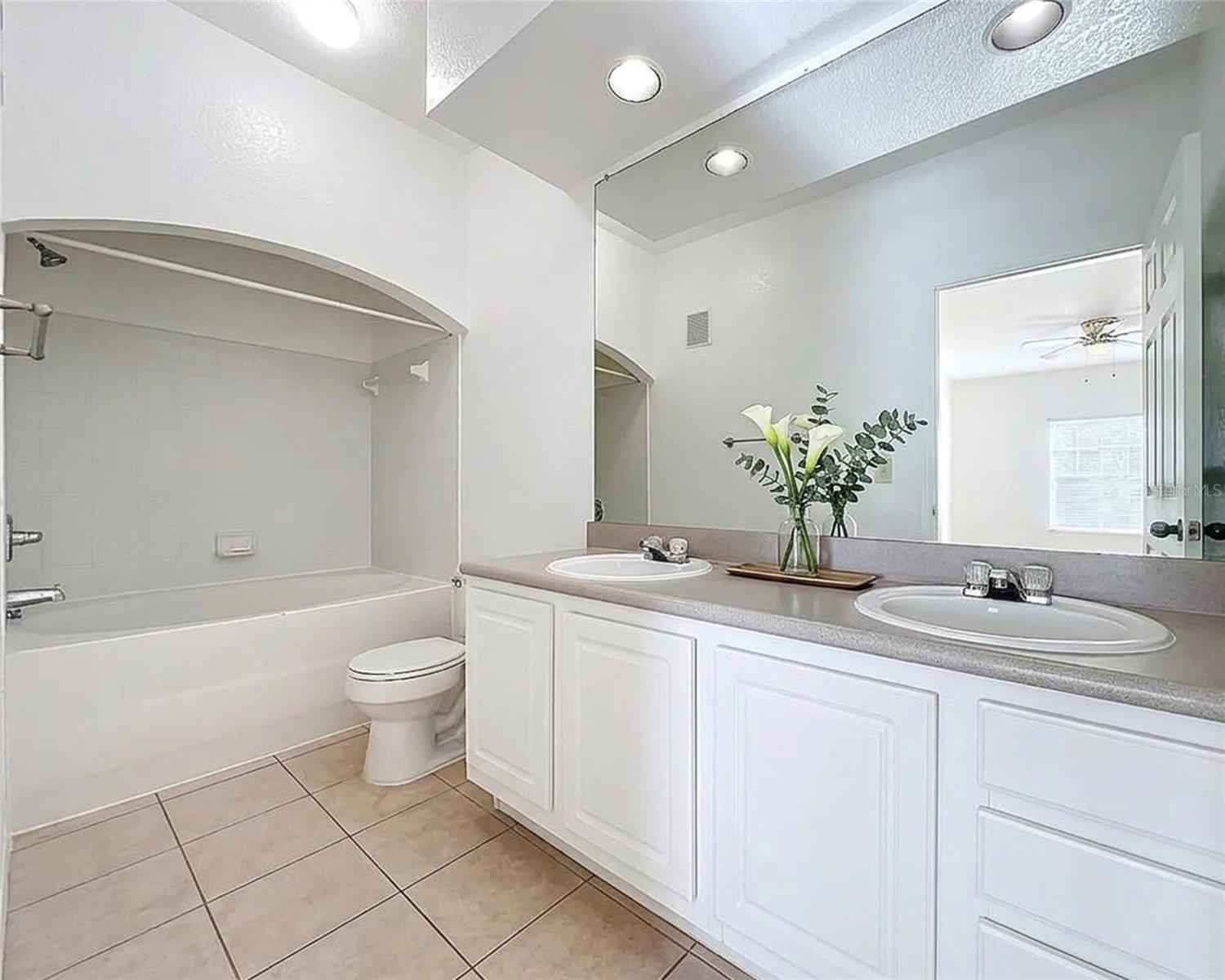 NOTTING HILL A CONDO - Residential