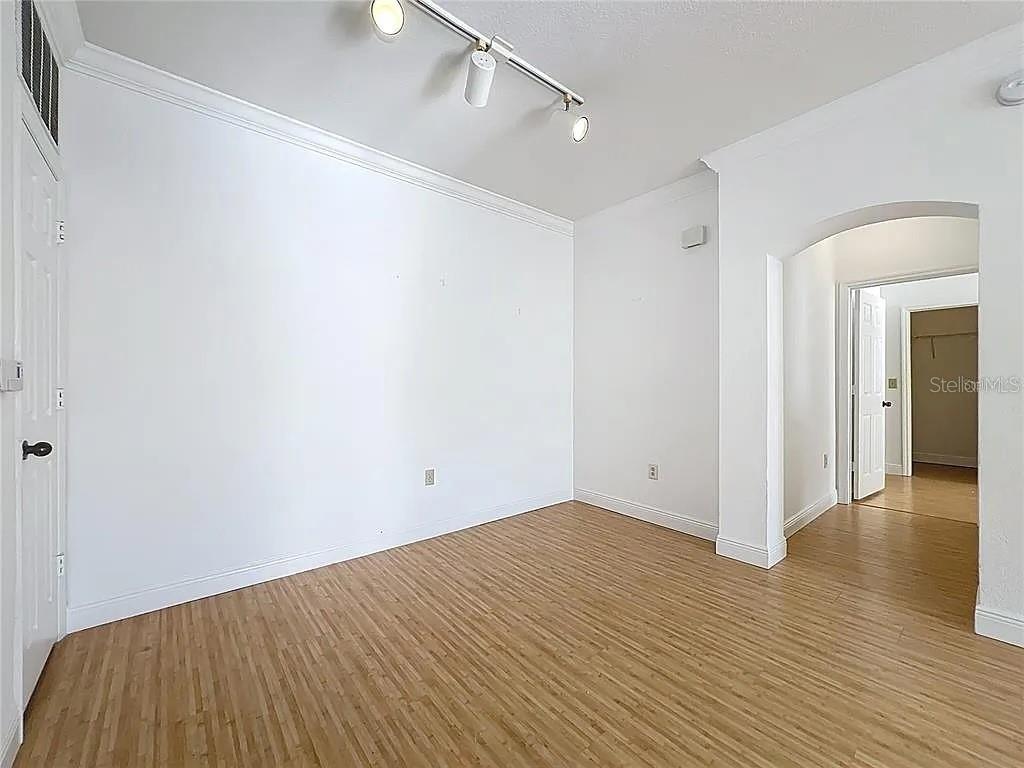 NOTTING HILL A CONDO - Residential