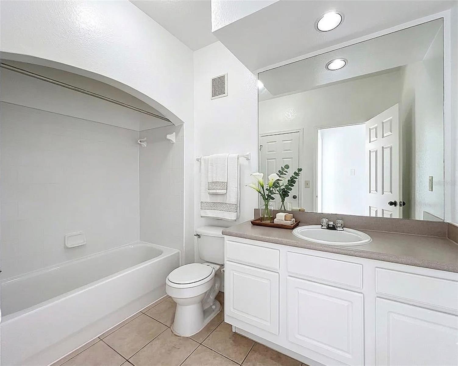 NOTTING HILL A CONDO - Residential