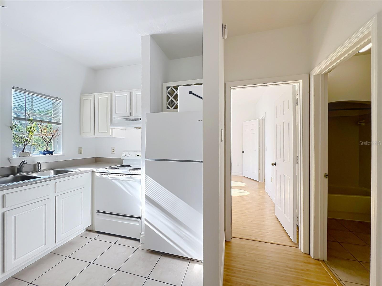 NOTTING HILL A CONDO - Residential