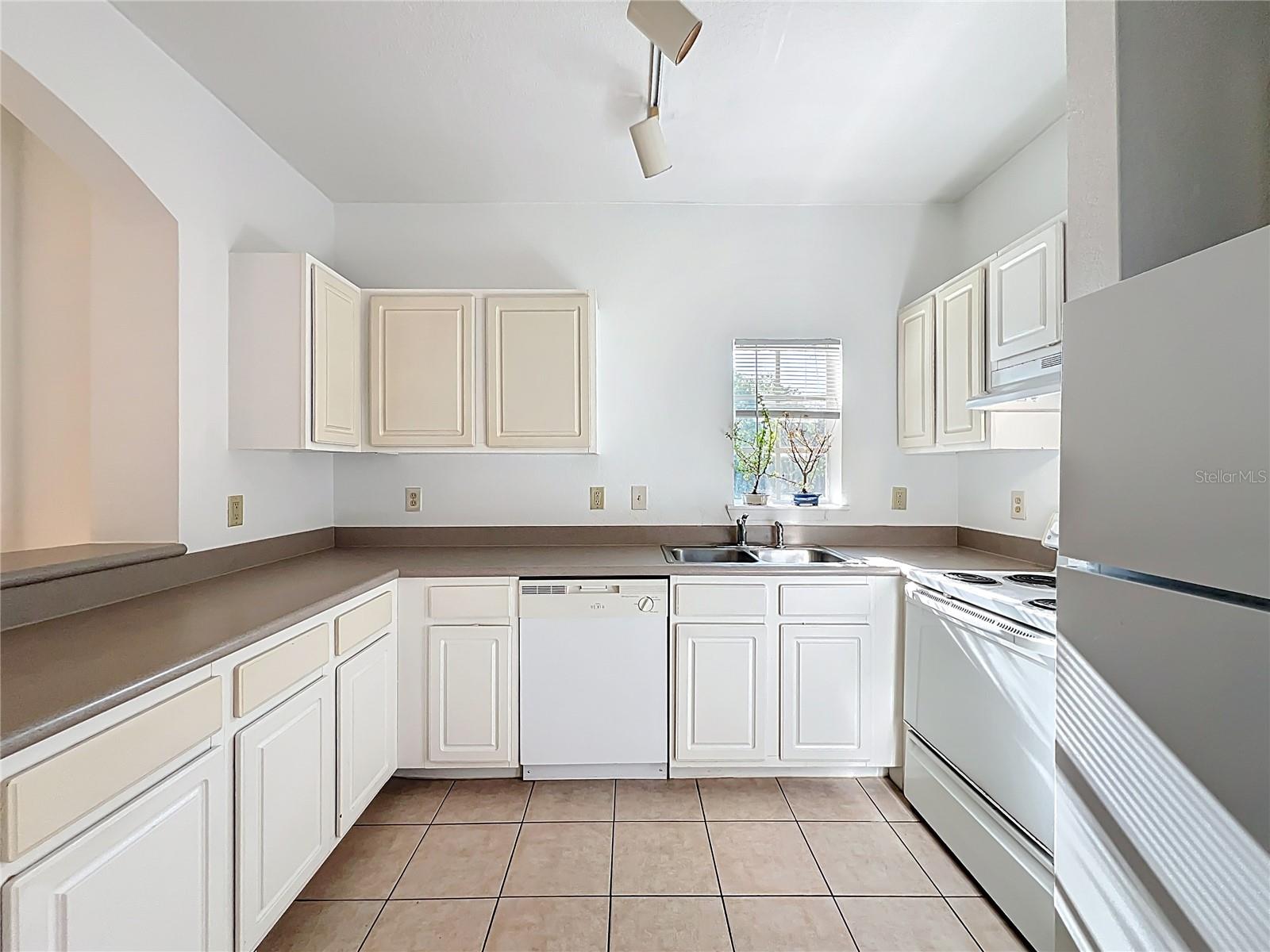 NOTTING HILL A CONDO - Residential