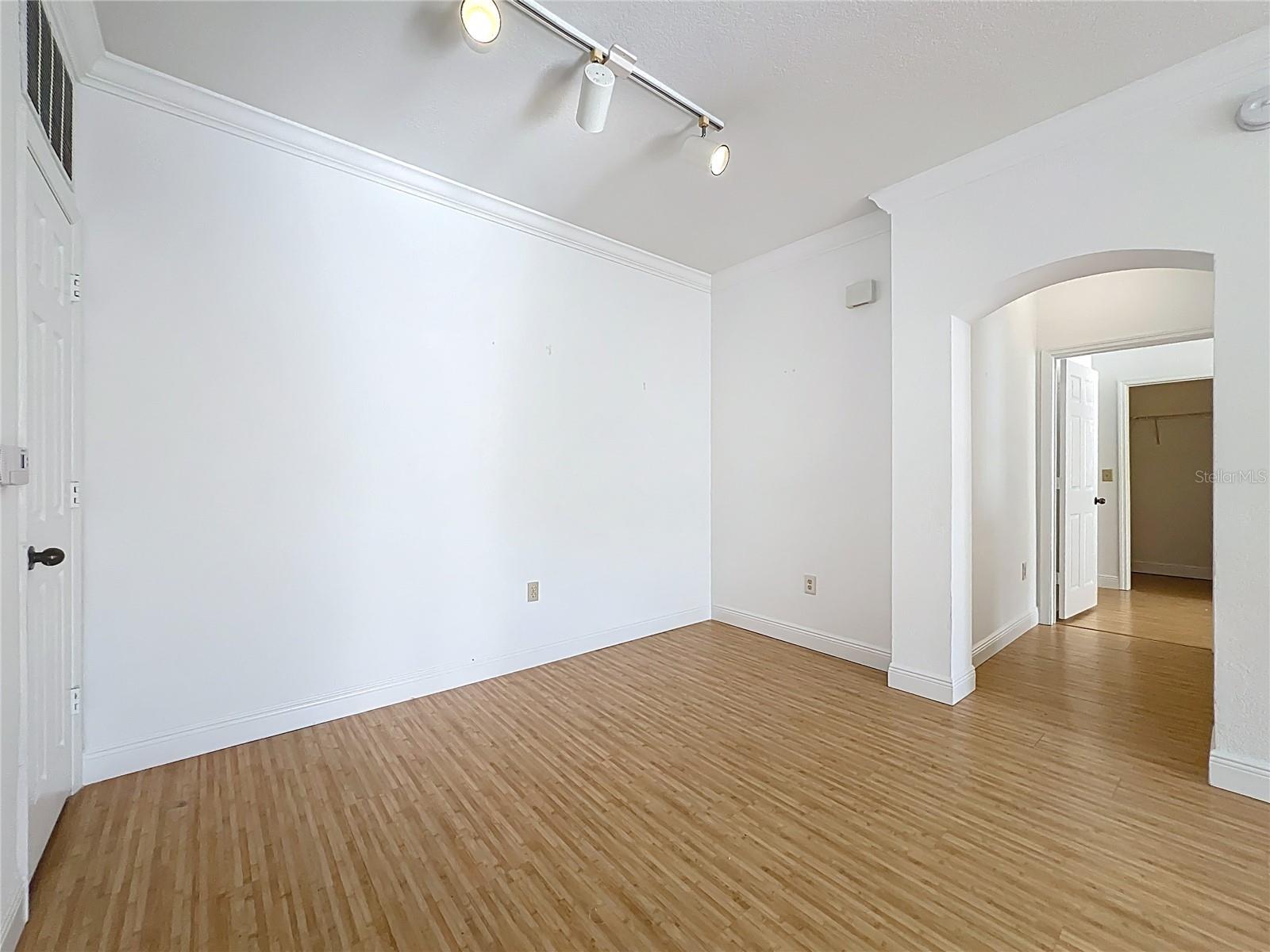 NOTTING HILL A CONDO - Residential