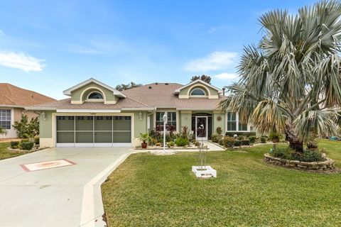 A home in TAVARES