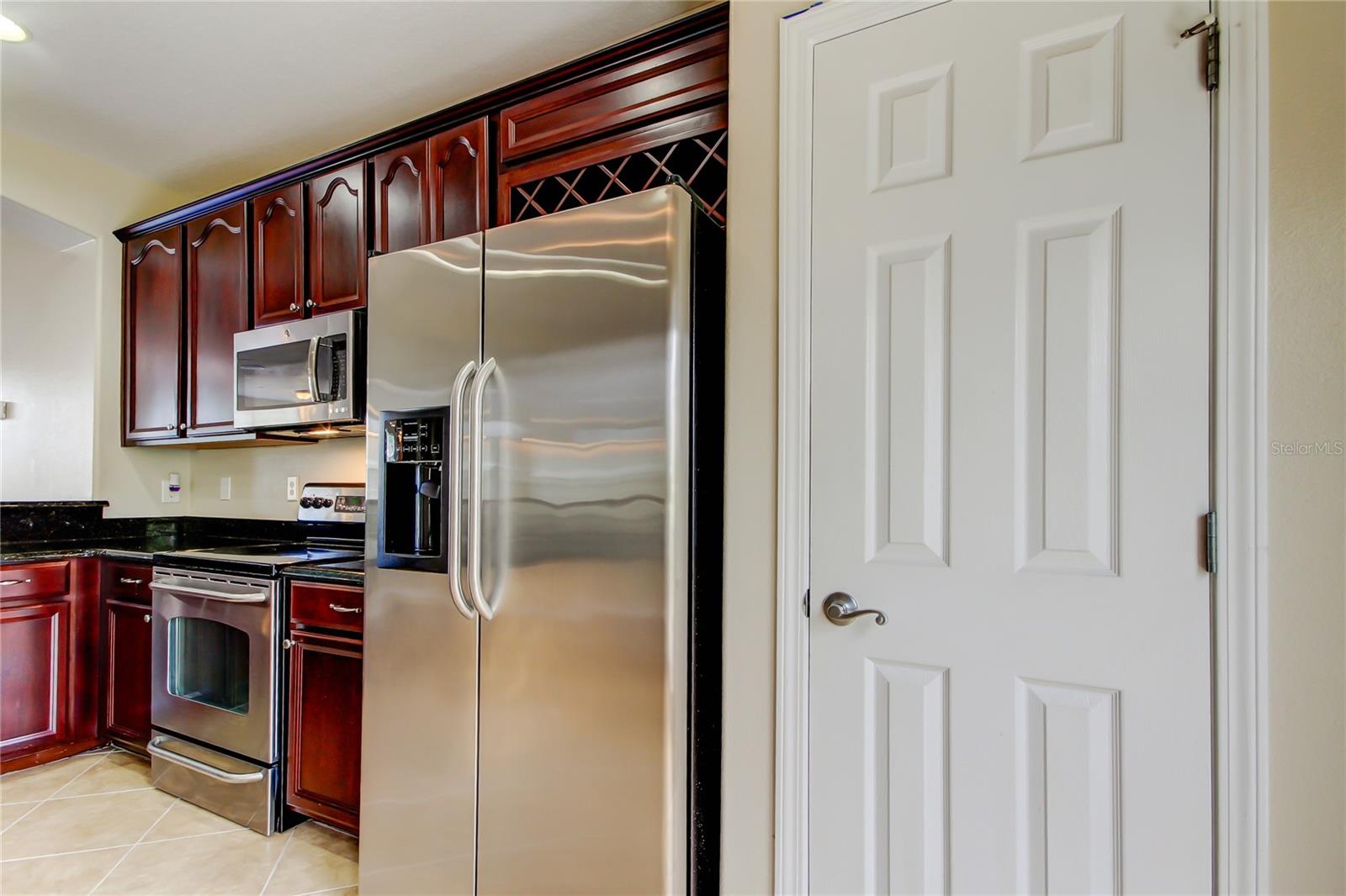 HAMPTON LAKES AT MAIN STREET - Residential Lease