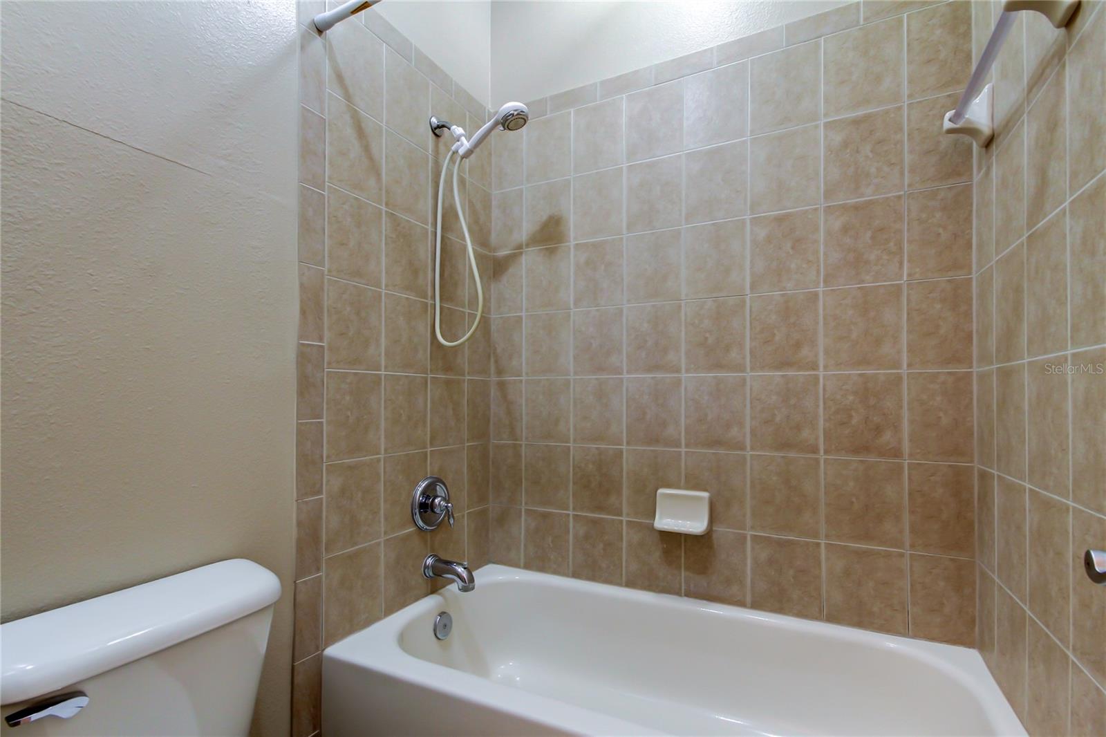 HAMPTON LAKES AT MAIN STREET - Residential Lease