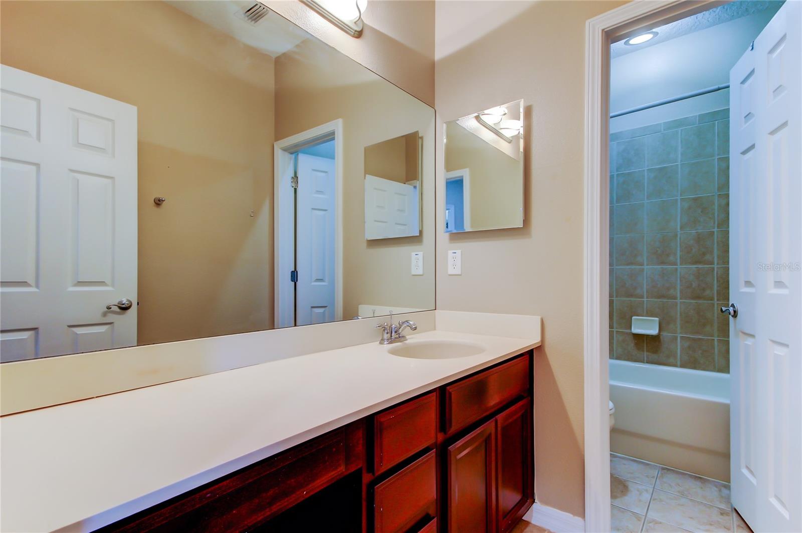 HAMPTON LAKES AT MAIN STREET - Residential Lease