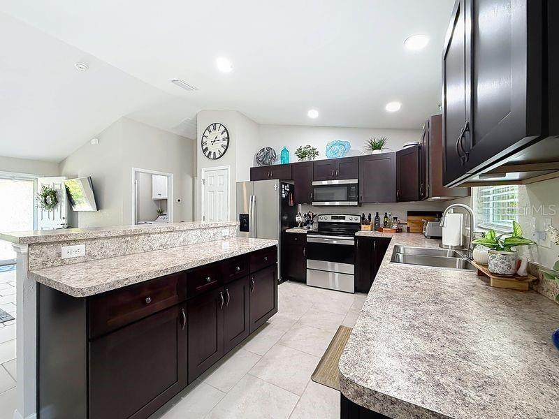 RAINBOW S END ESTATE - Residential