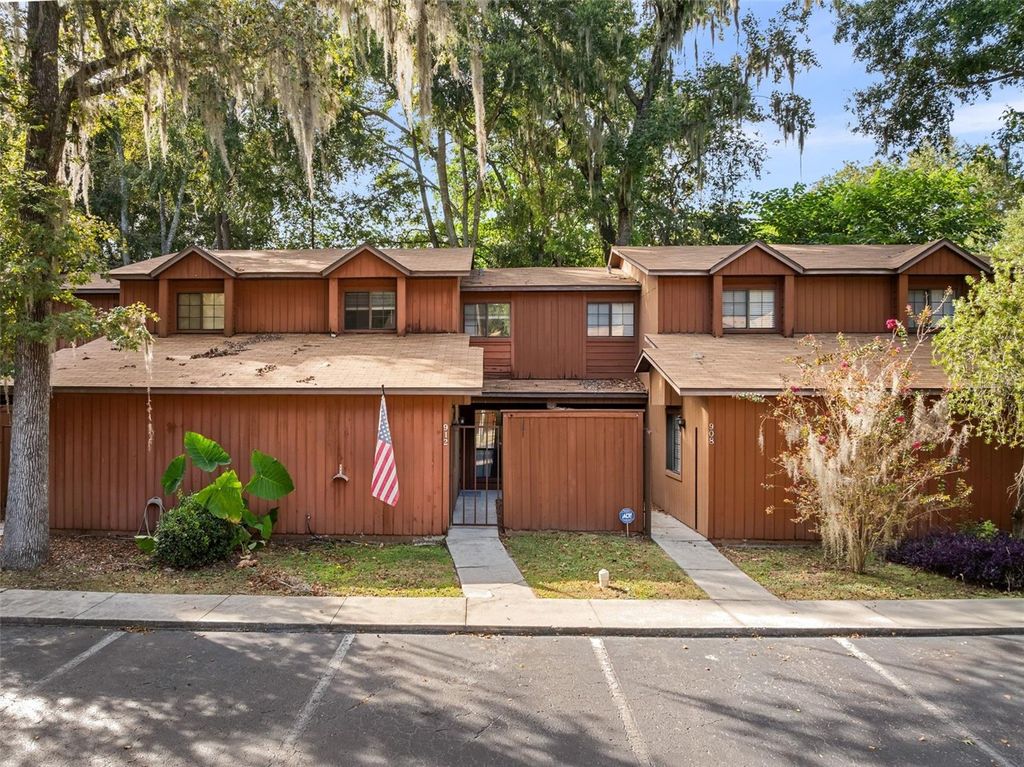 Photo of 912 SW 57th Drive, Gainesville, FL 32607 (MLS # GC533989)