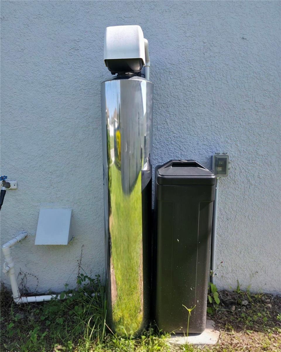 LAKE DENHAM ESTATES - Residential Lease