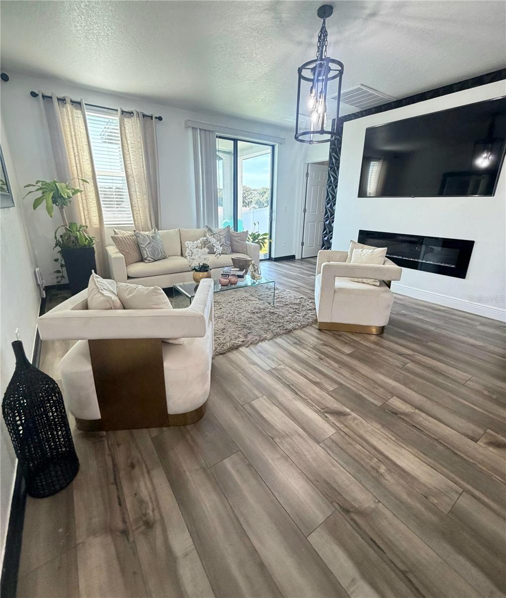 LAKE DENHAM ESTATES - Residential Lease