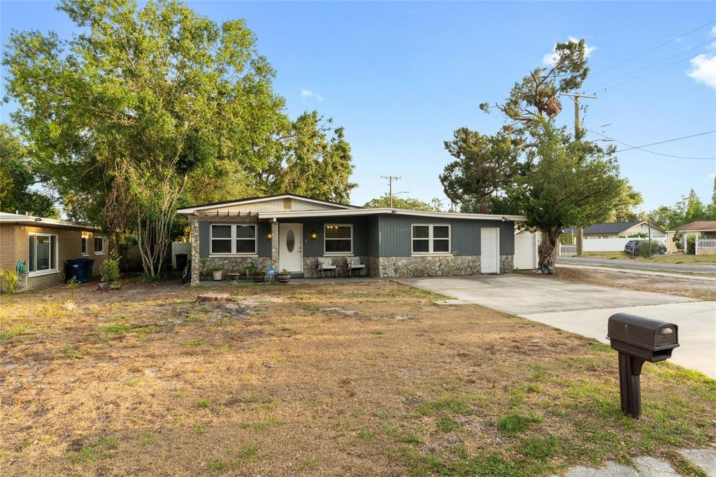 Photo of 8001 N Ola Avenue, Tampa, FL 33604 (MLS # TB8383482)