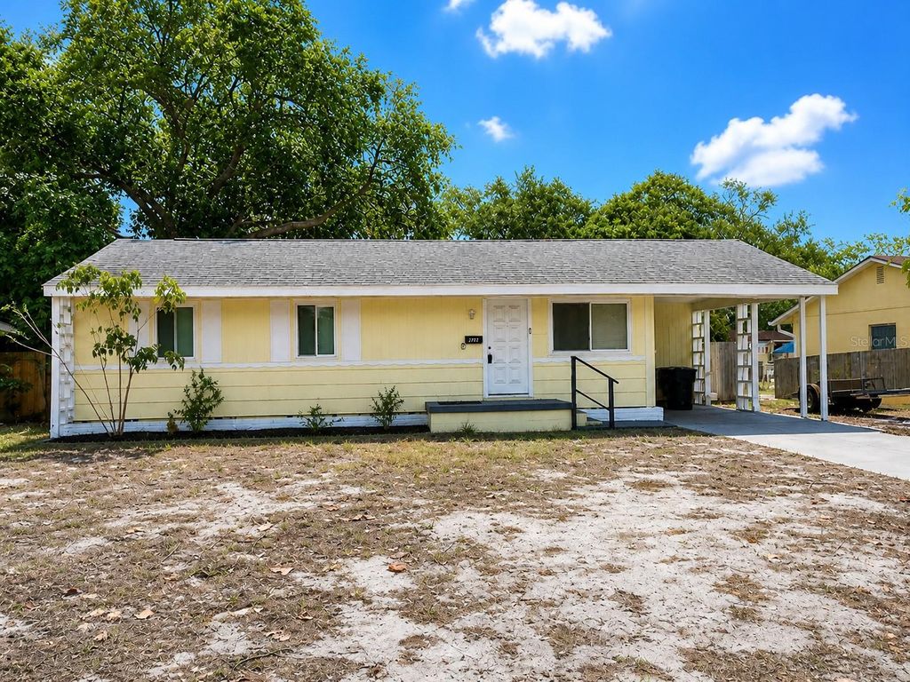 Photo of 930 Alcazar Way S, St Petersburg, FL 33705 (MLS # TB8504597)