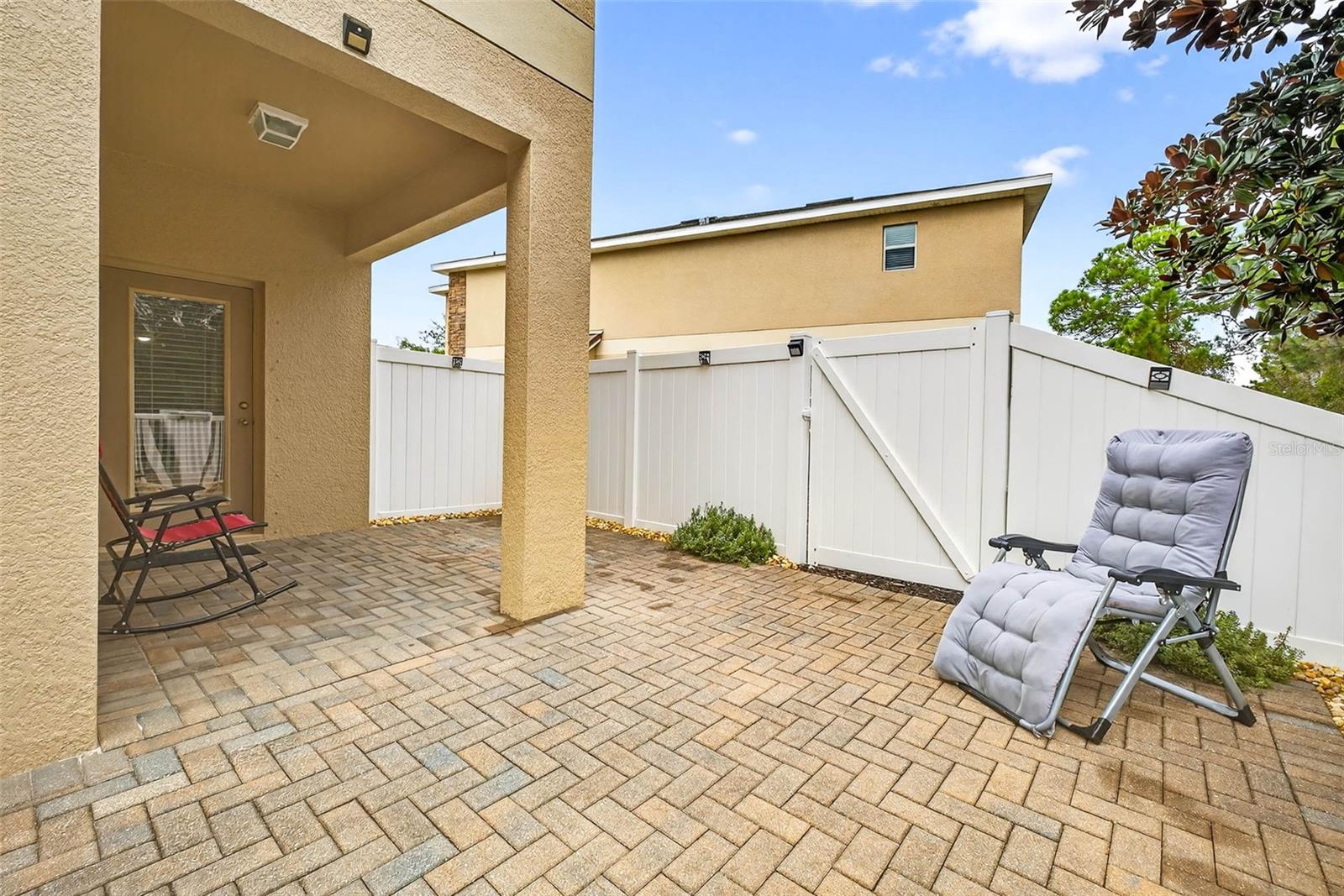 VERANDAH TWNHMS - Residential