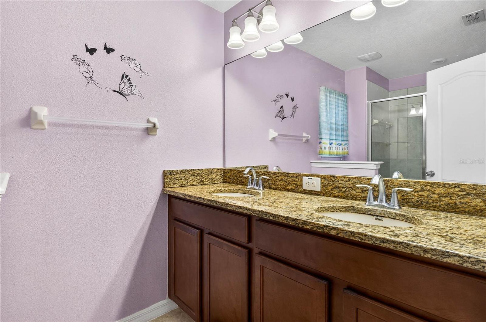 VERANDAH TWNHMS - Residential