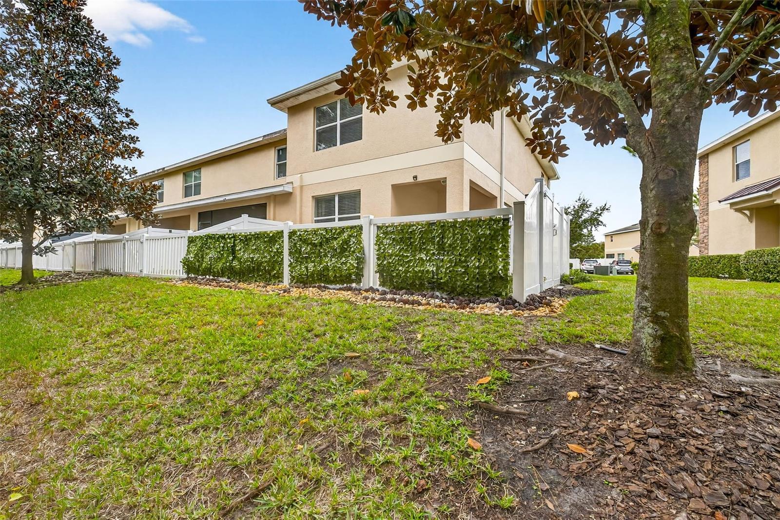 VERANDAH TWNHMS - Residential