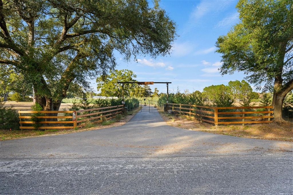 Photo of 23016 NW 102nd Avenue, Alachua, FL 32615 (MLS # GC536139)