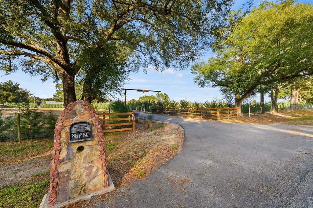 Photo of 23016 NW 102nd Avenue, Alachua, FL 32615 (MLS # GC536139)