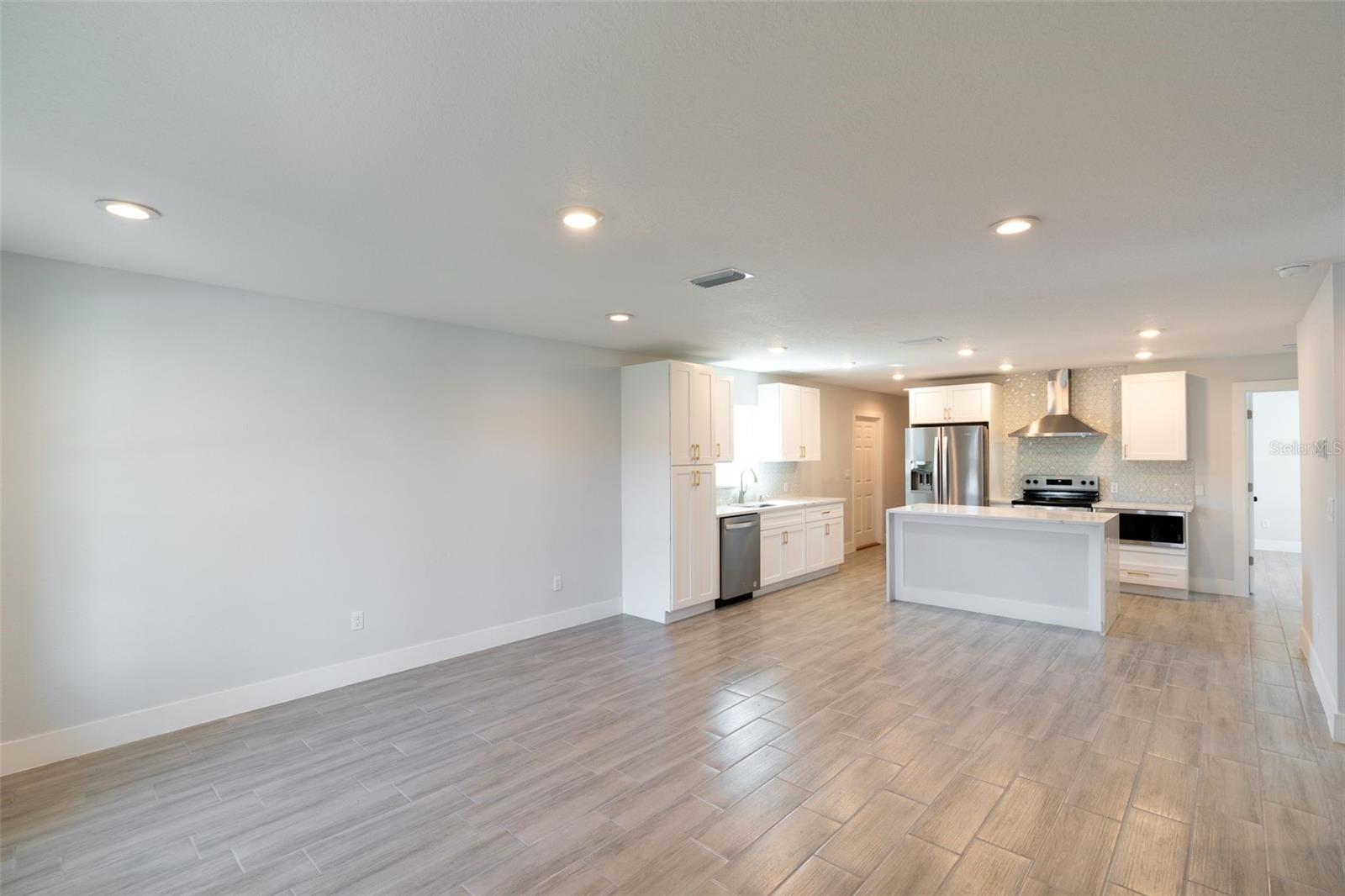 1806 DIXIE BELLE DRIVE