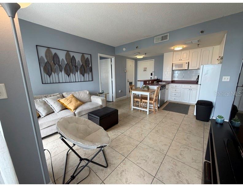 ENCLAVE AT ORLANDO CONDO CB 12/67 UNIT 1903 BLDG 1 - Residential Lease