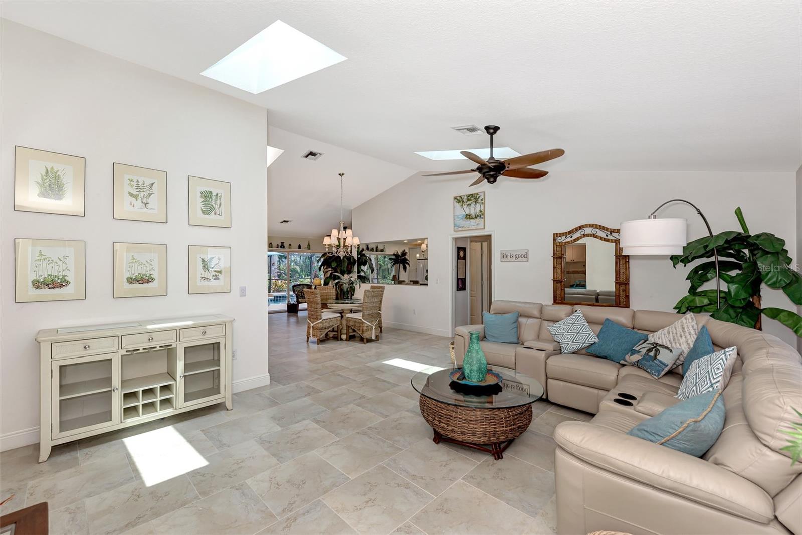 CASA DE MDWS - Residential