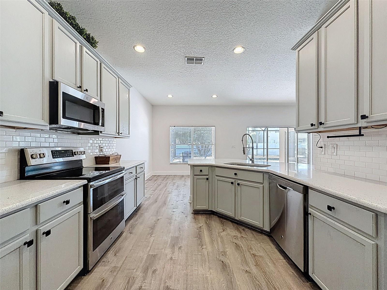 WATERS EDGE 02 - Residential