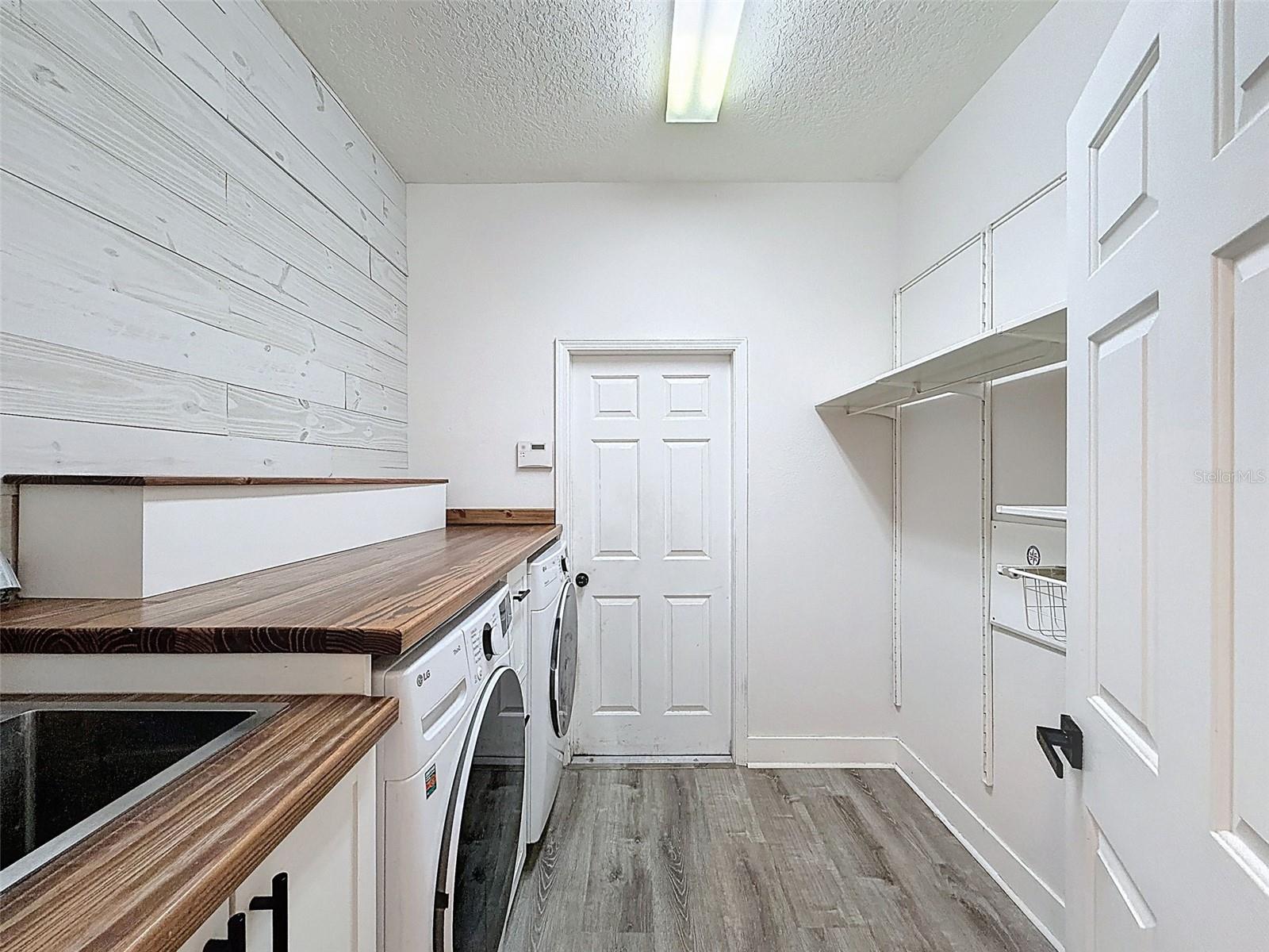 WATERS EDGE 02 - Residential