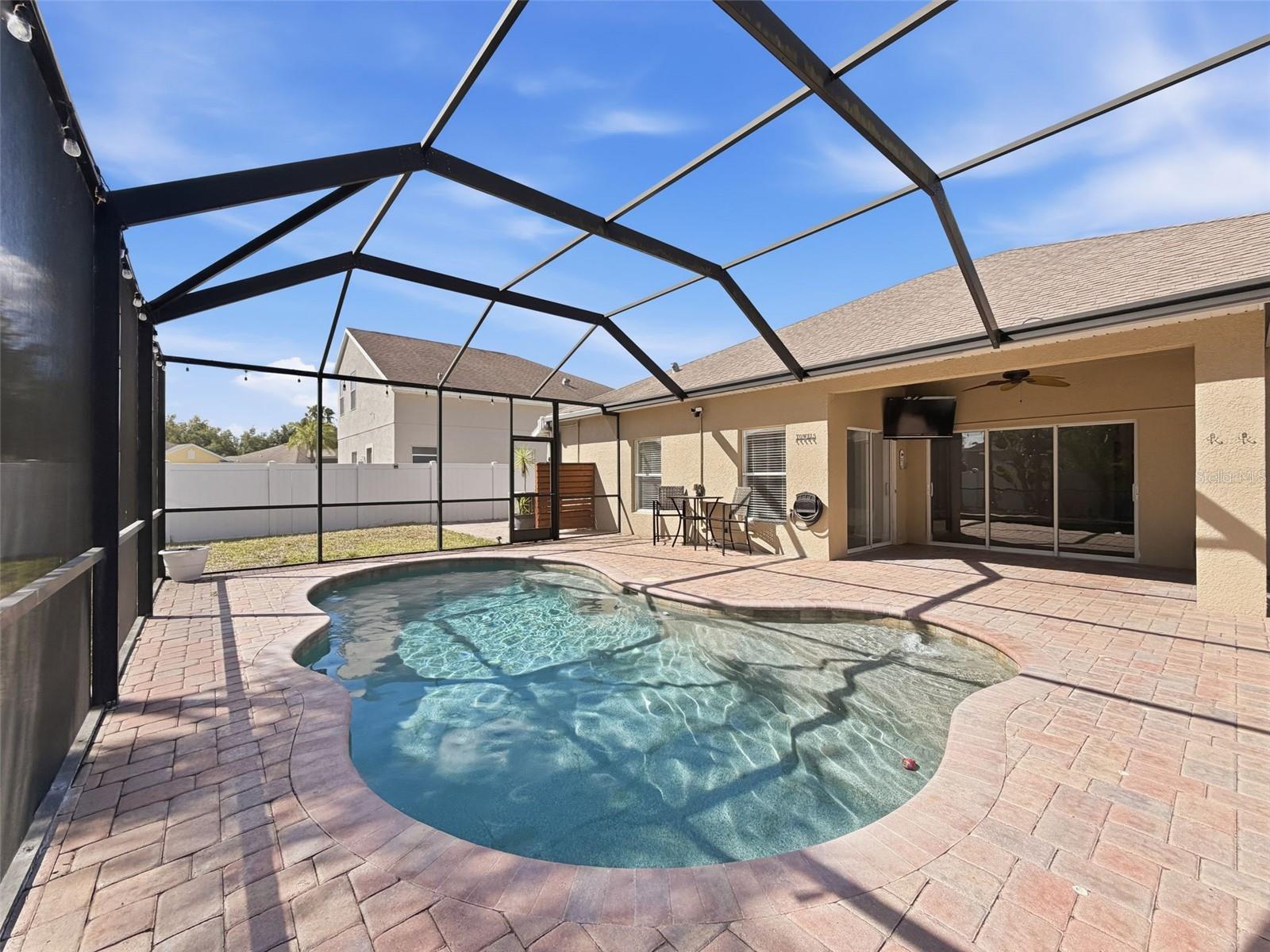 WATERS EDGE 02 - Residential