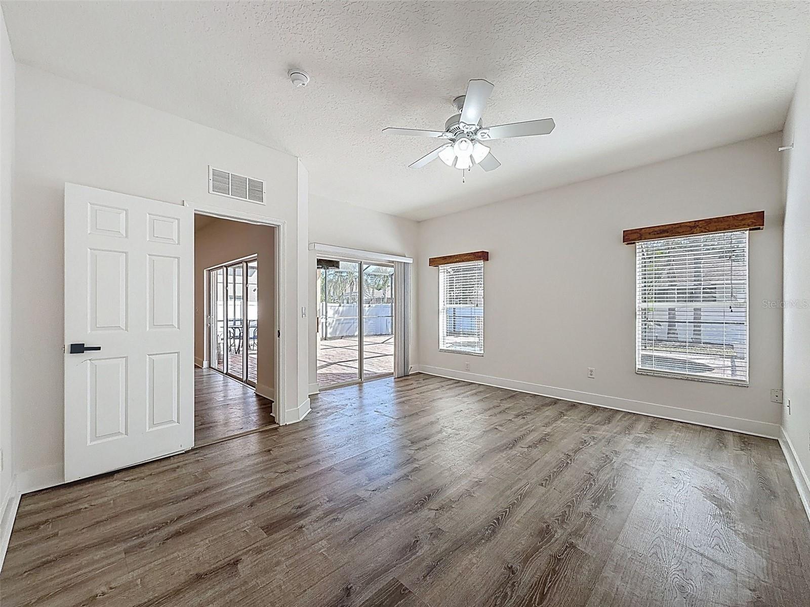 WATERS EDGE 02 - Residential