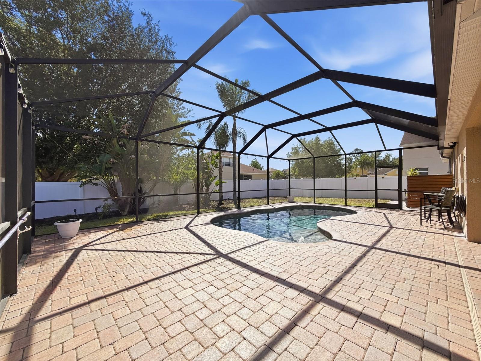 WATERS EDGE 02 - Residential