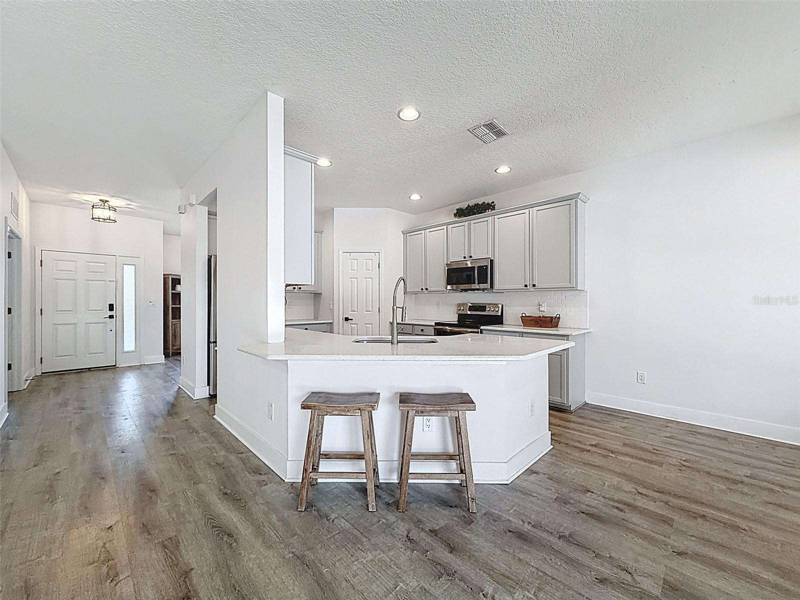 WATERS EDGE 02 - Residential