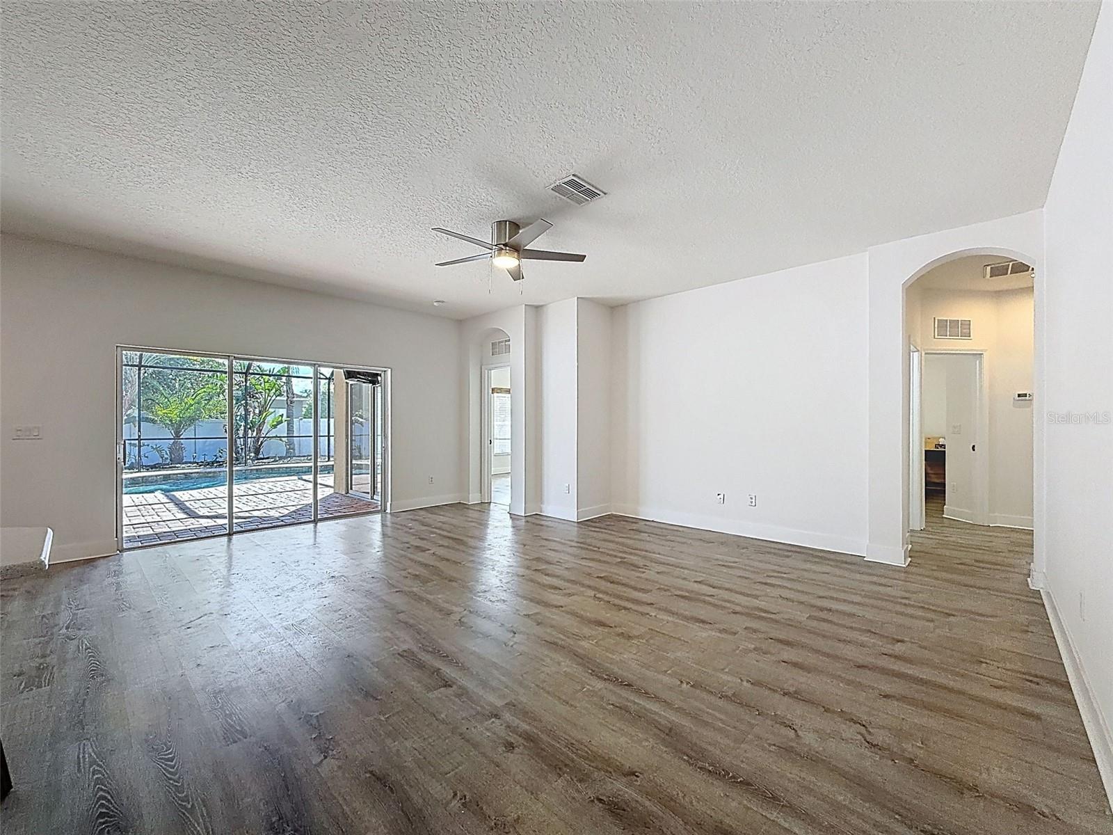 WATERS EDGE 02 - Residential