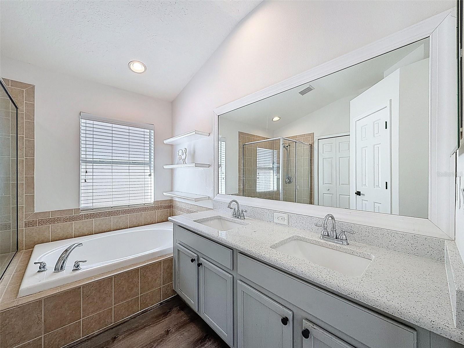 WATERS EDGE 02 - Residential