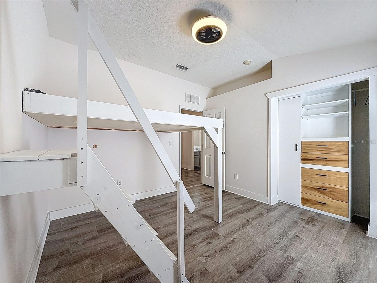 WATERS EDGE 02 - Residential