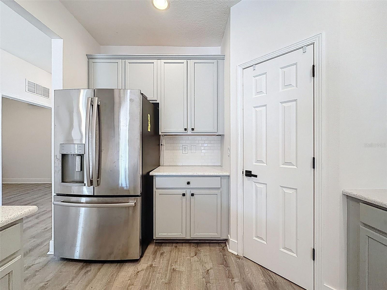 WATERS EDGE 02 - Residential