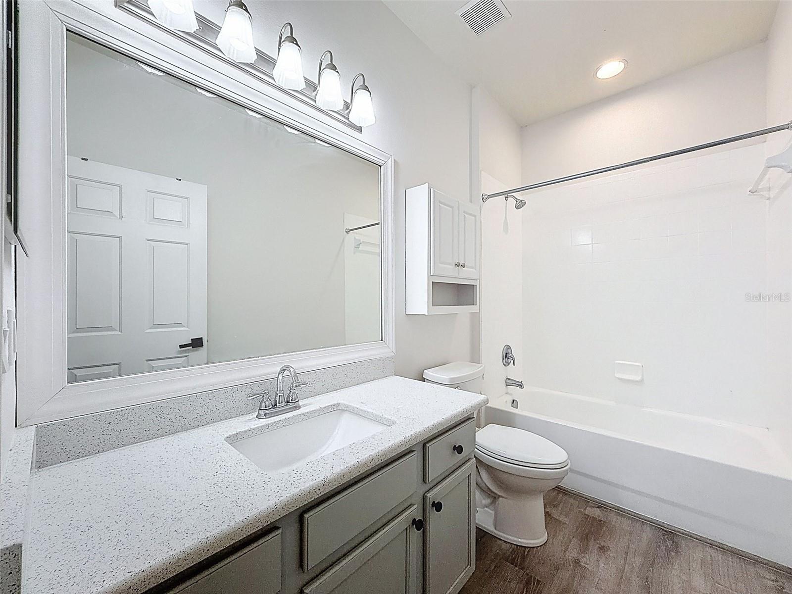 WATERS EDGE 02 - Residential